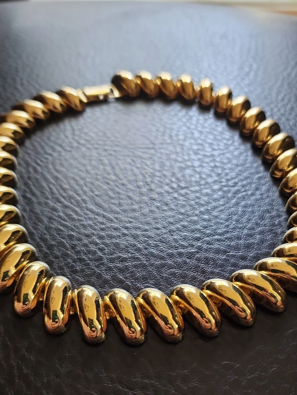VTG Napier Gold Statement Twist Necklace - Women Jewelry - Picture 4 of 10